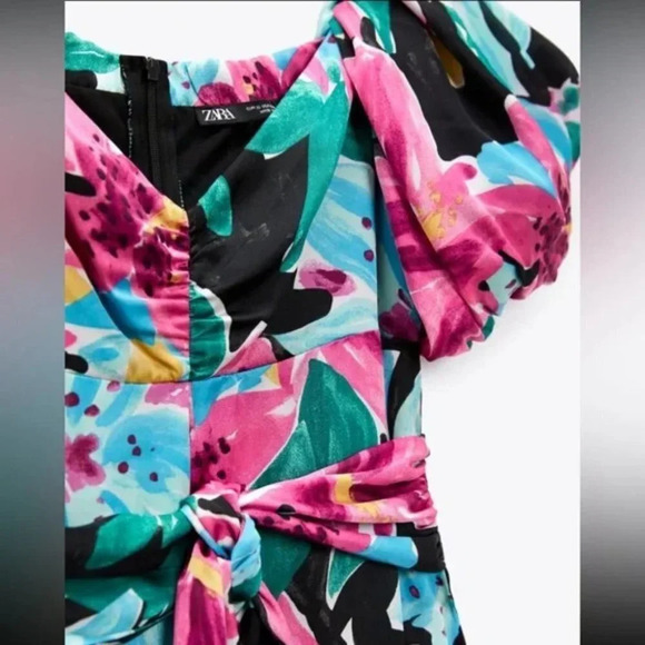 Zara Floral Print Satin Like Jumpsuit Puff Sleeve Size Medium Blogger Fave - Picture 5 of 14